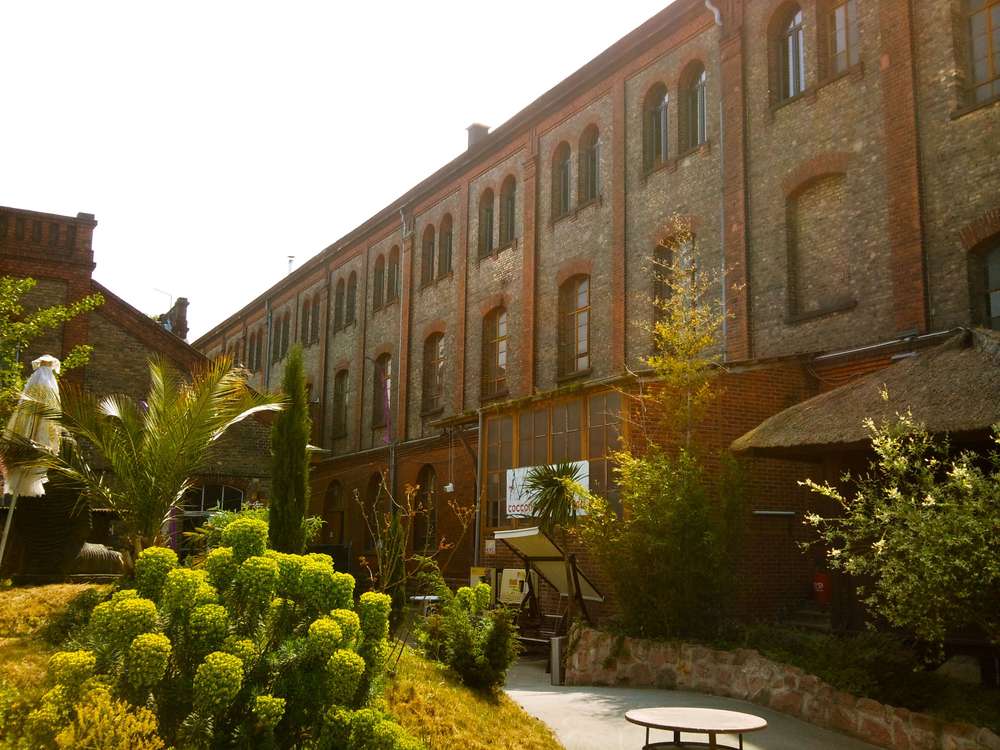 Backsteinfassade des Hafenparks Mannheim