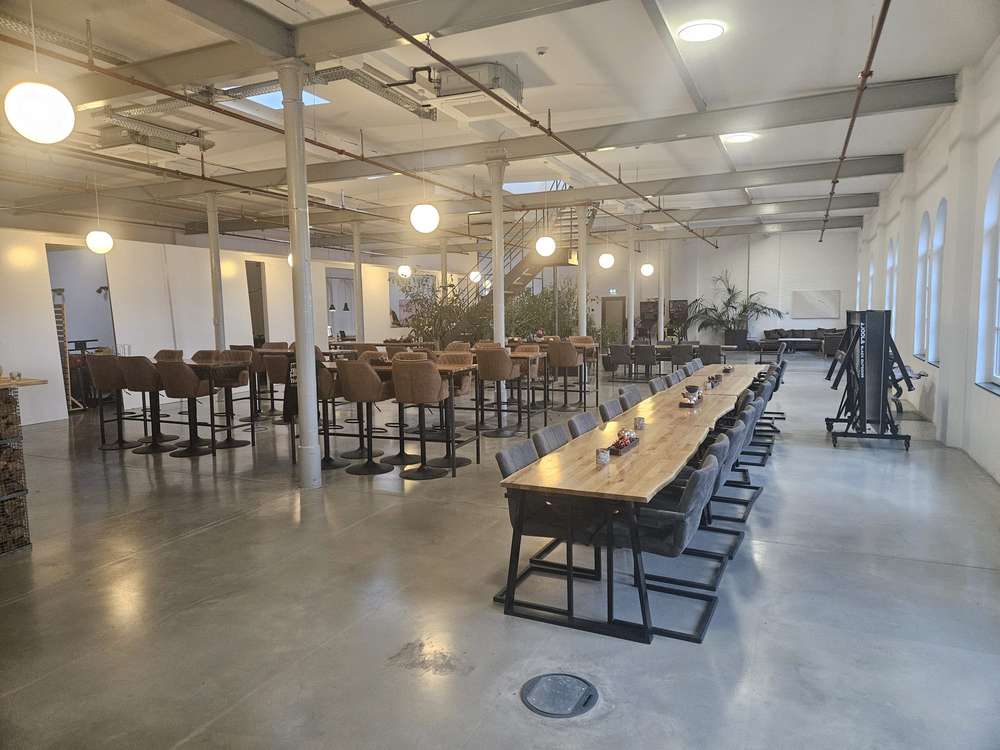 Offene Raumgestaltung in einer Loftfläche im Hafenpark Mannheim